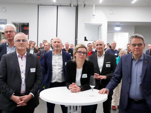 Veranstalter_innen und Gäste des Neujahrsempfangs (Bild: Sven Darmer)