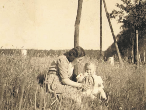 Leonie und Peter-Uri Frankenstein in Briesenhorst 1944 (Bild: Jüdisches Museum Berlin)