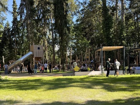 Spielplatz bei der Eröffnung
