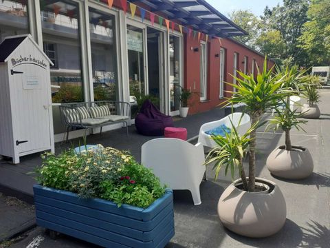 Ansicht einer Terrasse des Nachbarschaftszentrums in der Ufa-Fabrik