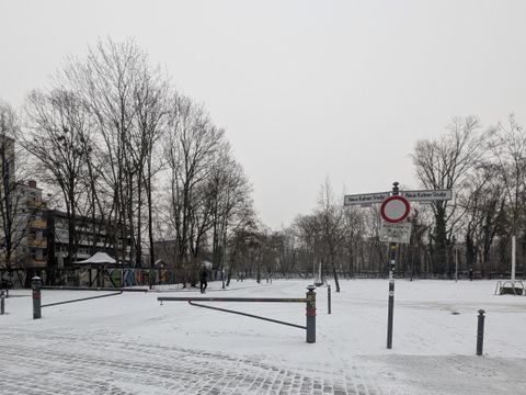 zugeschneiter Park