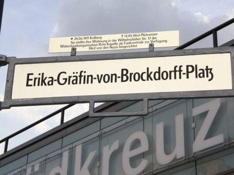 Ein Platz am Bahnhof Südkreuz ist nach Erika Gräfin von Brockdorff benannt. (Bild: Pressestelle Tempelhof-Schöneberg)