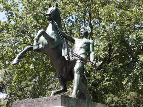 Eine Rossebändiger-Skulptur im Kleistpark (Bild: Pressestelle T-S)
