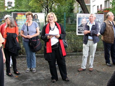 Angelika Schöttler verabschiedet sich bei alle, die bis zum Ende durchgehalten haben