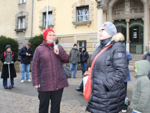 Frau Schöttler bedankt sich bei Frau Blankenburg