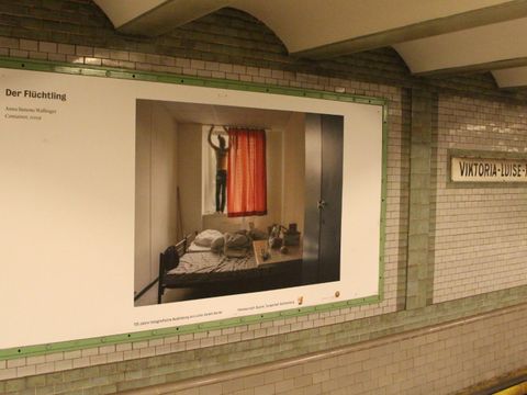 Auf dem U-Bahnhof Viktoria-Luise-Platz befindet sich die Ausstellung „150 Jahre Lette-Verein“