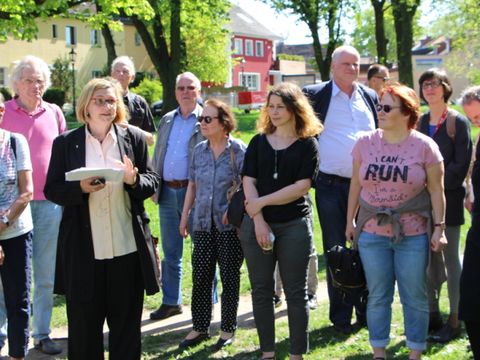 Bezirksbürgermeisterin Angelika Schöttler berichtet über die Geschichte Lichtenrades