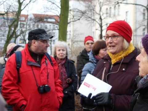 Bereits zum 43. Mal begrüßte Bezirksbürgermeisterin Angelika Schöttler die Teilnehmenden des Kiezspaziergangs