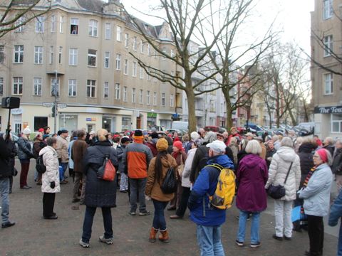 Auf dem Dürer Platz berichtete Bezirksbürgermeisterin Angelika Schöttler vom namensgebenden Maler und Genie Albrecht Dürer.