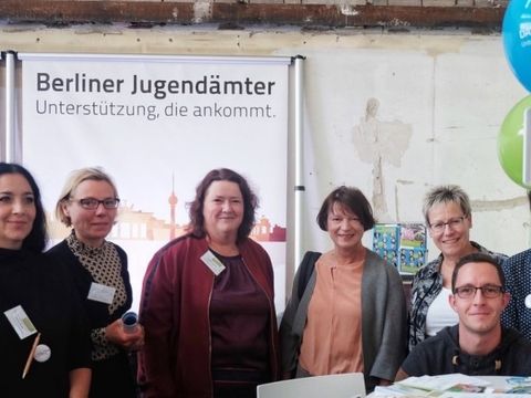 Mitarbeiter_innen des Jugendamtes Tempelhof-Schöneberg auf dem Berlin Tag