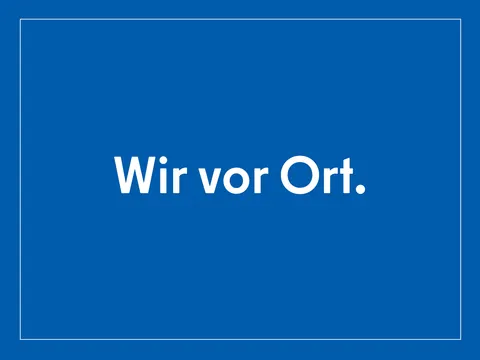 Kachel mit Schriftzug Wir vor Ort