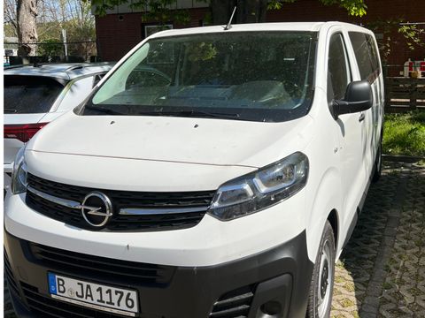 ein Kleinbus