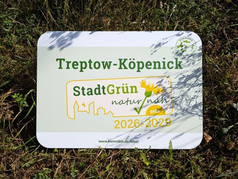 Schild Label Stadtgrün naturnah Gold