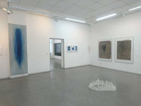 Kunstwerke der Ausstellung LA PRIMAVERA in der Galerie Alte Schule Adlershof