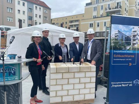 Bezirksbürgermeister Igel bei der Grundsteinlegung Eichbuschallee