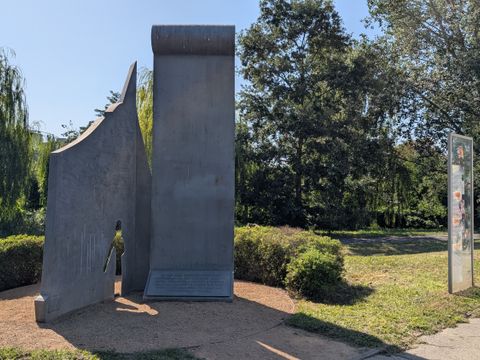 Mahnmal zum Mauergedenken an der Kiefholzstrasse