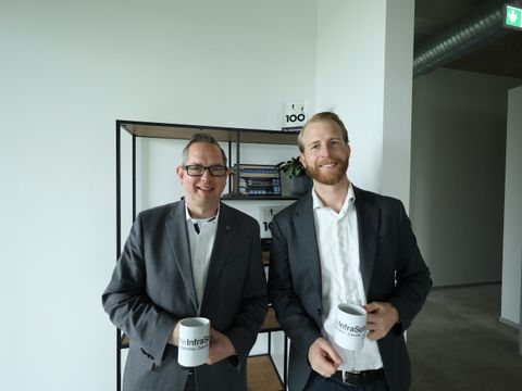 Bezirksbürgermeister Igel trifft beim Besuch des Unternehmens Deutschen InfraSoft GmbH auf Geschäftsführer Vincent van Houten