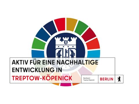 Bezirkswappen umrahmt von den Farben der SDGs mit der Aufschrift: Aktiv für eine nachhaltige Entwicklung in Treptow-Köpenick