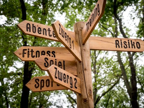 Wegweiser im Kletterpark Wuhlheide