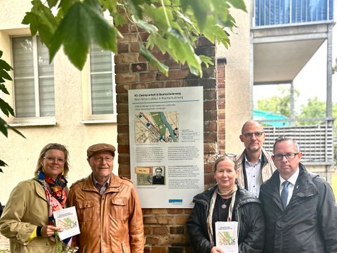 Einweihung Gedenktafel Zwangsarbeit Baumschulenweg