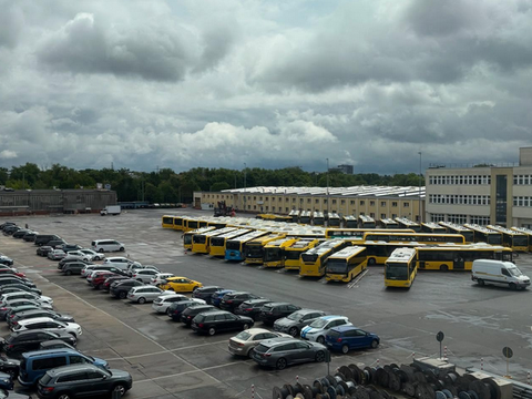 BVG Leitstelle mit Blick auf Fuhrpark