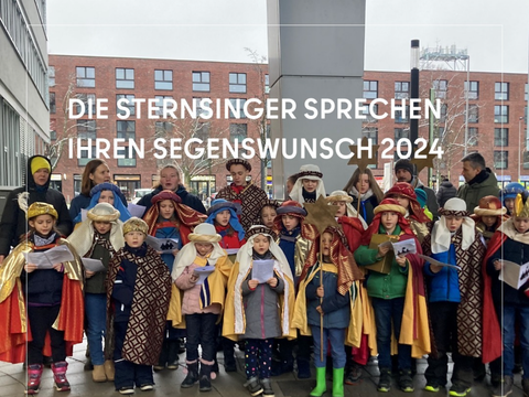 Sternsinger sprechen ihren Segenswunsch am Standort Adlershof
