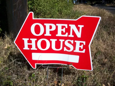 Schild open house (offenes Haus)