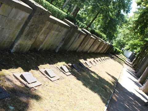 Friedhof Grünau, Gräber der Opfer von Krieg- und Gewaltherrschaft