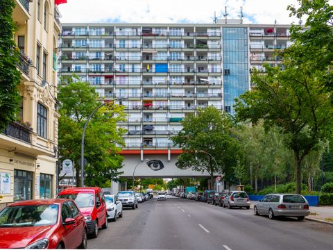 Wohnhaus mit mehreren Stockwerken
