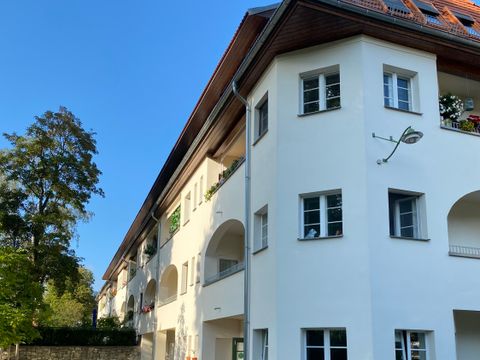 Die Fassade vom Lindenhof ist zu sehen.