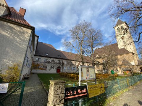 Das Gebäude des Café Albrechts ist zu sehen.