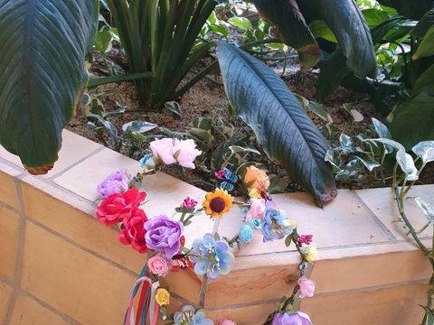 Gebastelte Blumenkränze in der EWB-M