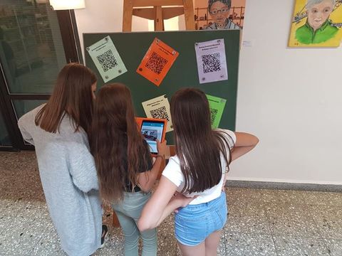 Kinder mit Tablets