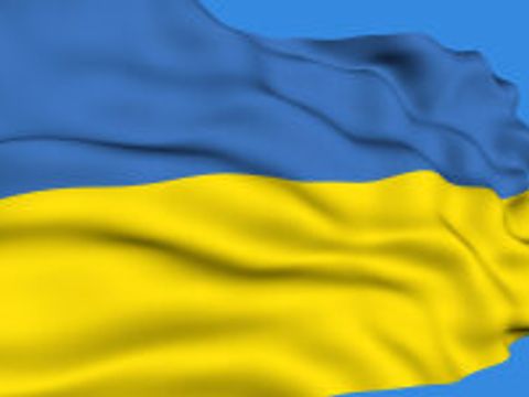 Flagge der Ukraine weht im Wind