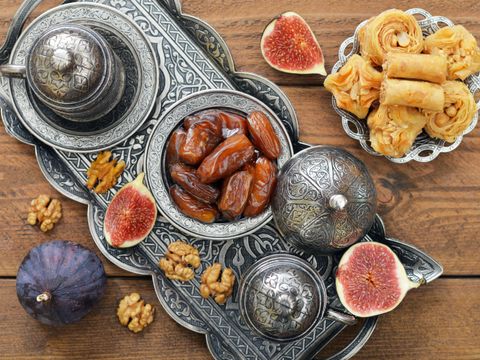 Orientalische Süßigkeiten mit Kaffee