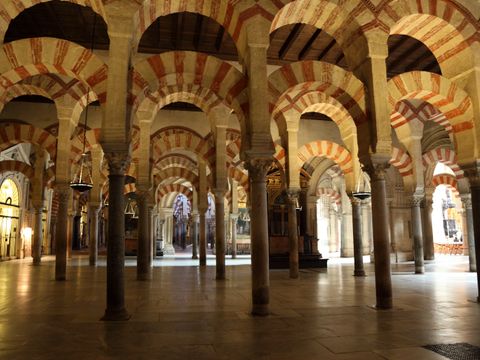 Innenansicht der mittelalterlichen Moschee-Kathedrale in Cordoba, Andalusien