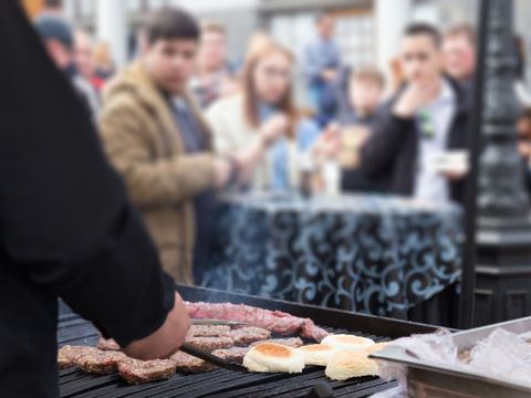 Rindfleisch-Burger auf dem Grill