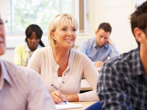 ältere Schüler in einer Klasse