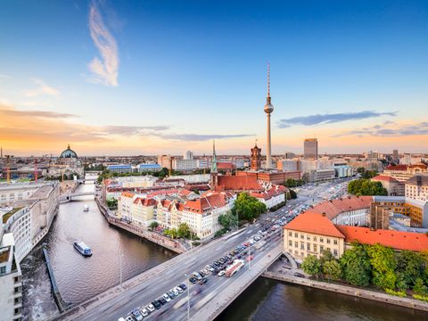 Berliner Skyline mit Spree