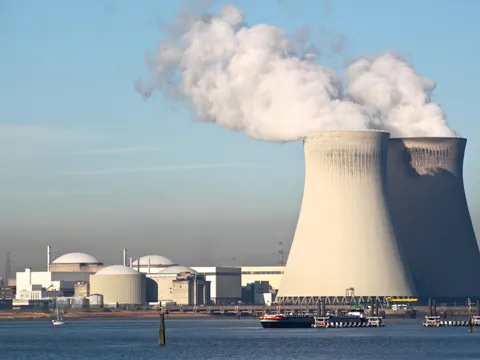 Kernkraftwerk Doel im Hafen von Antwerpen (Bild: KrisChristiaens / Depositphotos.com)