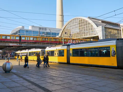 Straßenbahn auf dem Alexanderplatz