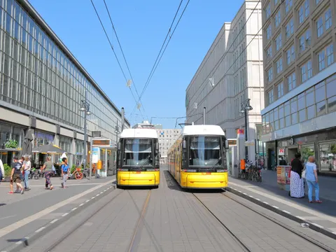 Straßenbahnen am Alexanderplatz