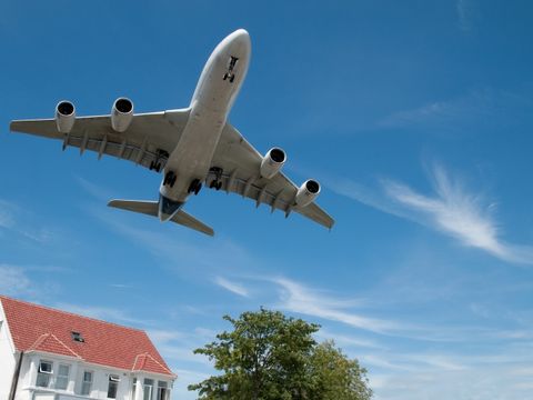 Düsenflugzeug landet