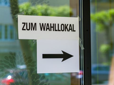 Schild Wahllokal