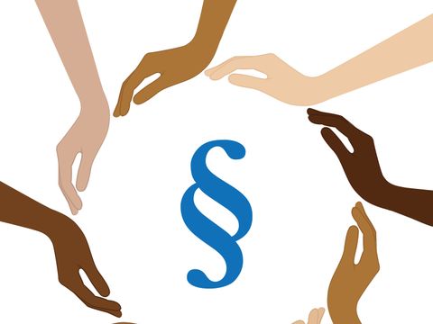 Menschenrechtskonzept mit Händen mit unterschiedlichen Hautfarben