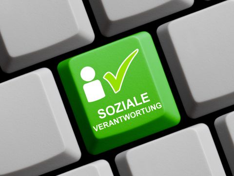 Tastaturtaste in grün mit der Aufschrift Soziale Verantwortung