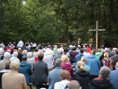 Ökumenischer Waldgottesdienst (Bild: Peter Harbauer)