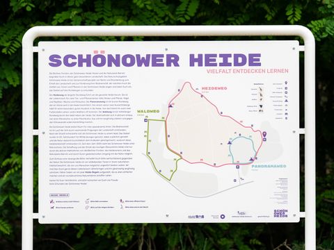 Schönower Heide: Schild mit Wegeplan