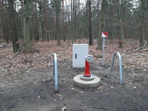 Löschwasserbrunnen im Wald (Bild: Berliner Forsten)