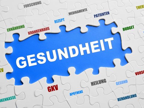 Puzzleteile mit Begriffen rund um das Thema Gesundheit